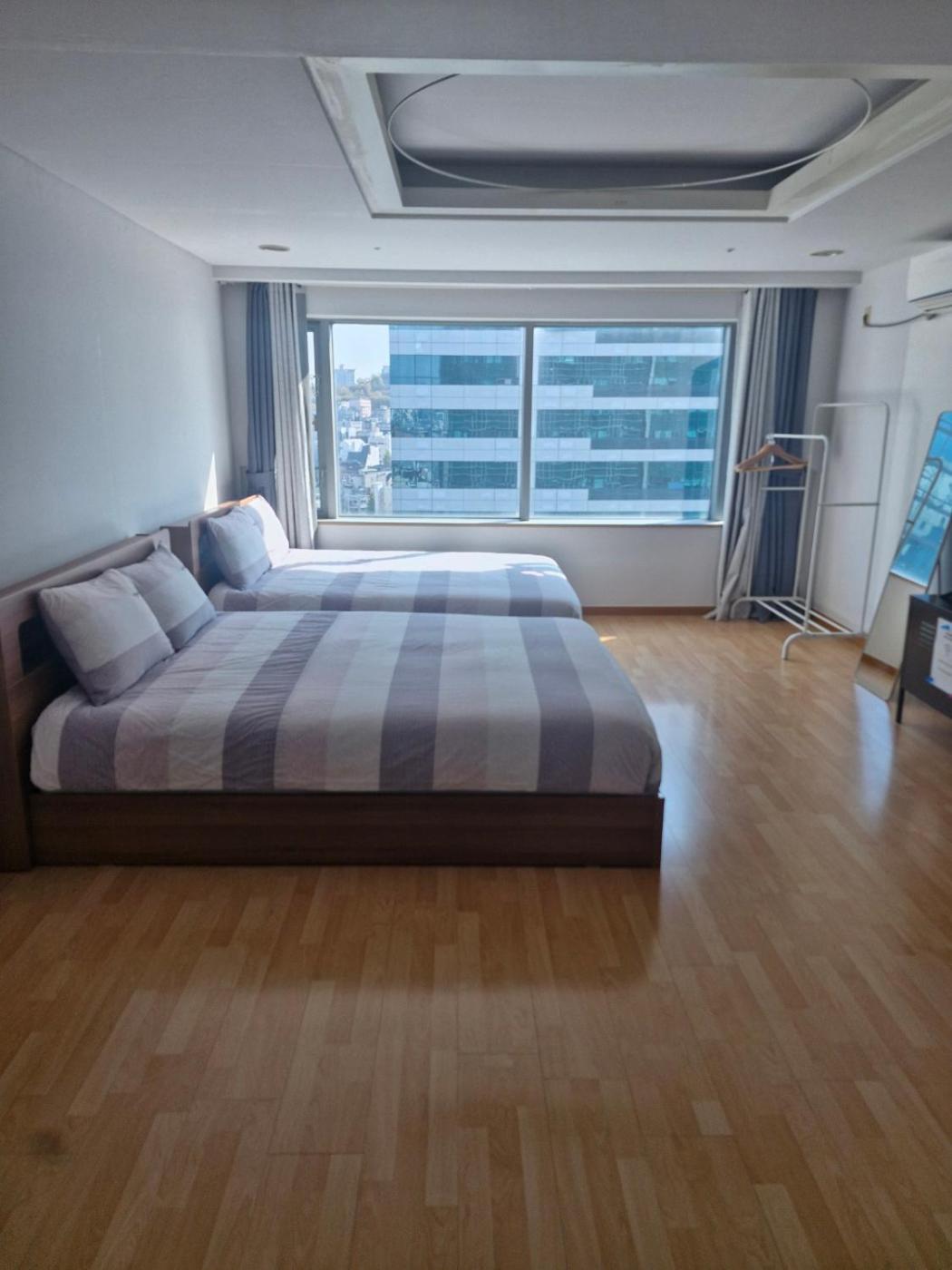 Hongdae Guesthouse 1Min From Hongik Uni Station Exit #1 Seoul Ngoại thất bức ảnh