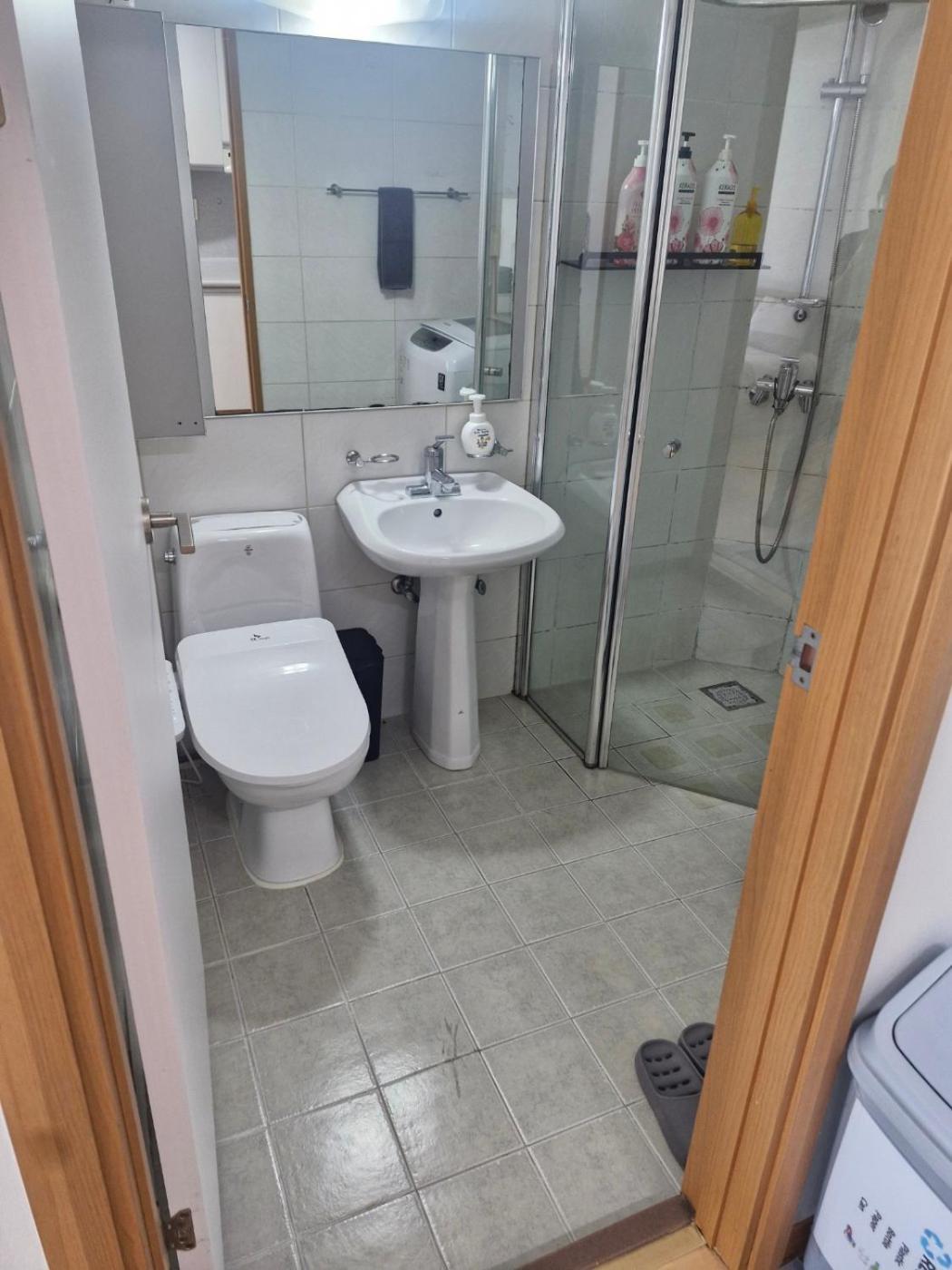Hongdae Guesthouse 1Min From Hongik Uni Station Exit #1 Seoul Ngoại thất bức ảnh